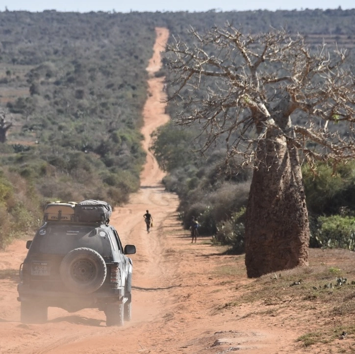 4x4 & Baobab à Madagascar